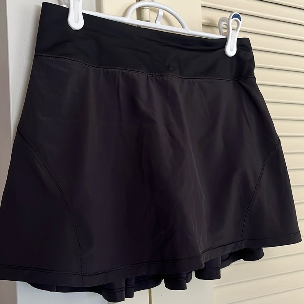 Lululemon run speed skort black pleated sport skirt excellent condition size 4